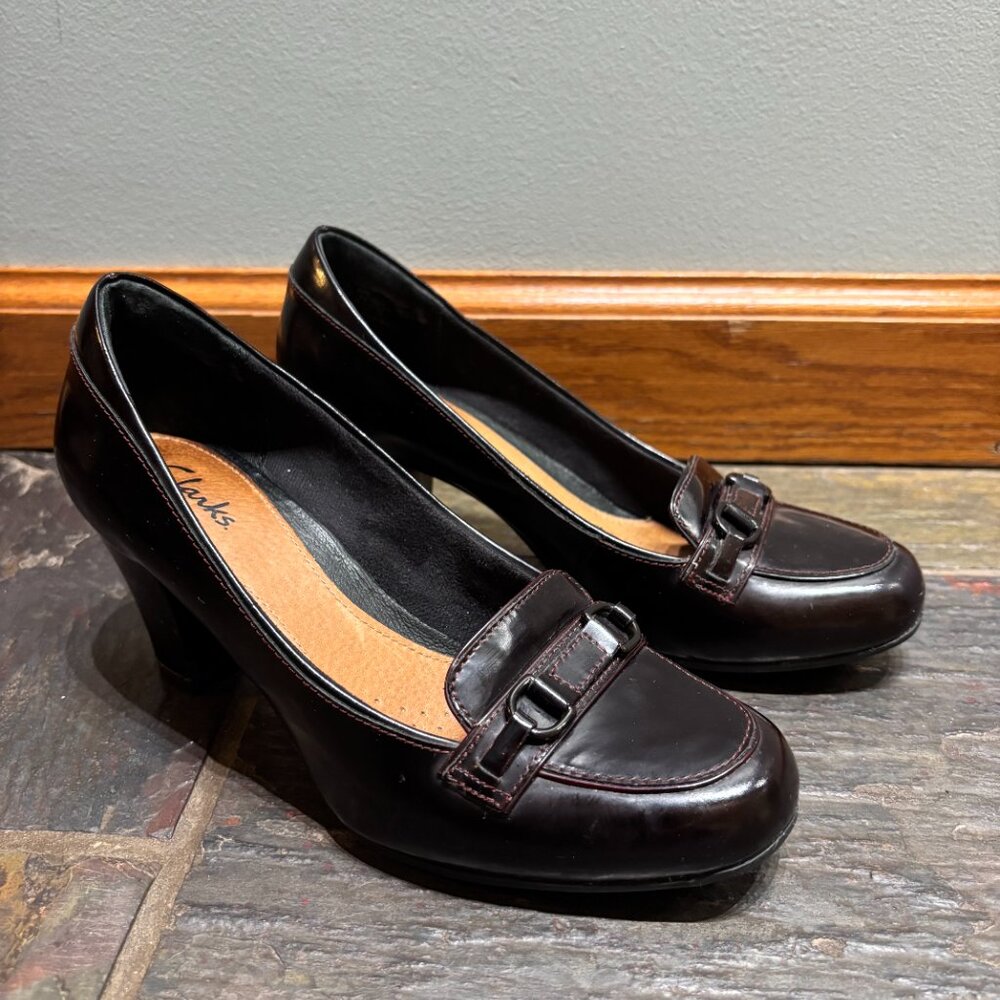 Clarks Artisan Maroon 2.5" Heels, Size 6M – Gently Used